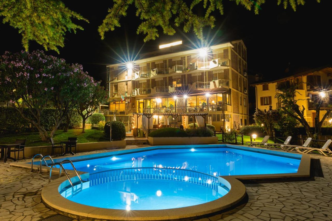 Hotel Adria & Resort Toscolano Maderno Buitenkant foto