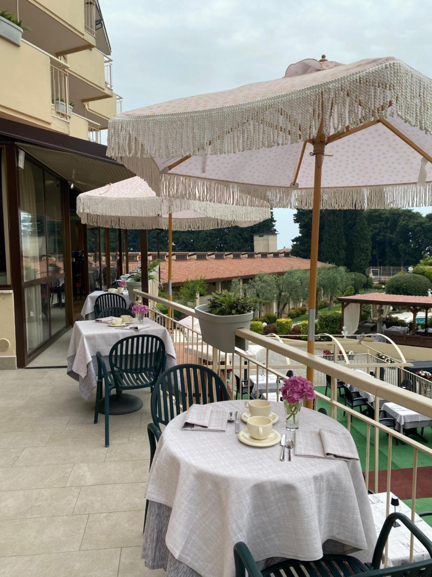 Hotel Adria & Resort Toscolano Maderno Buitenkant foto