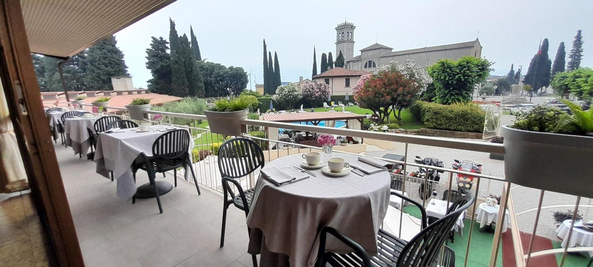 Hotel Adria & Resort Toscolano Maderno Buitenkant foto