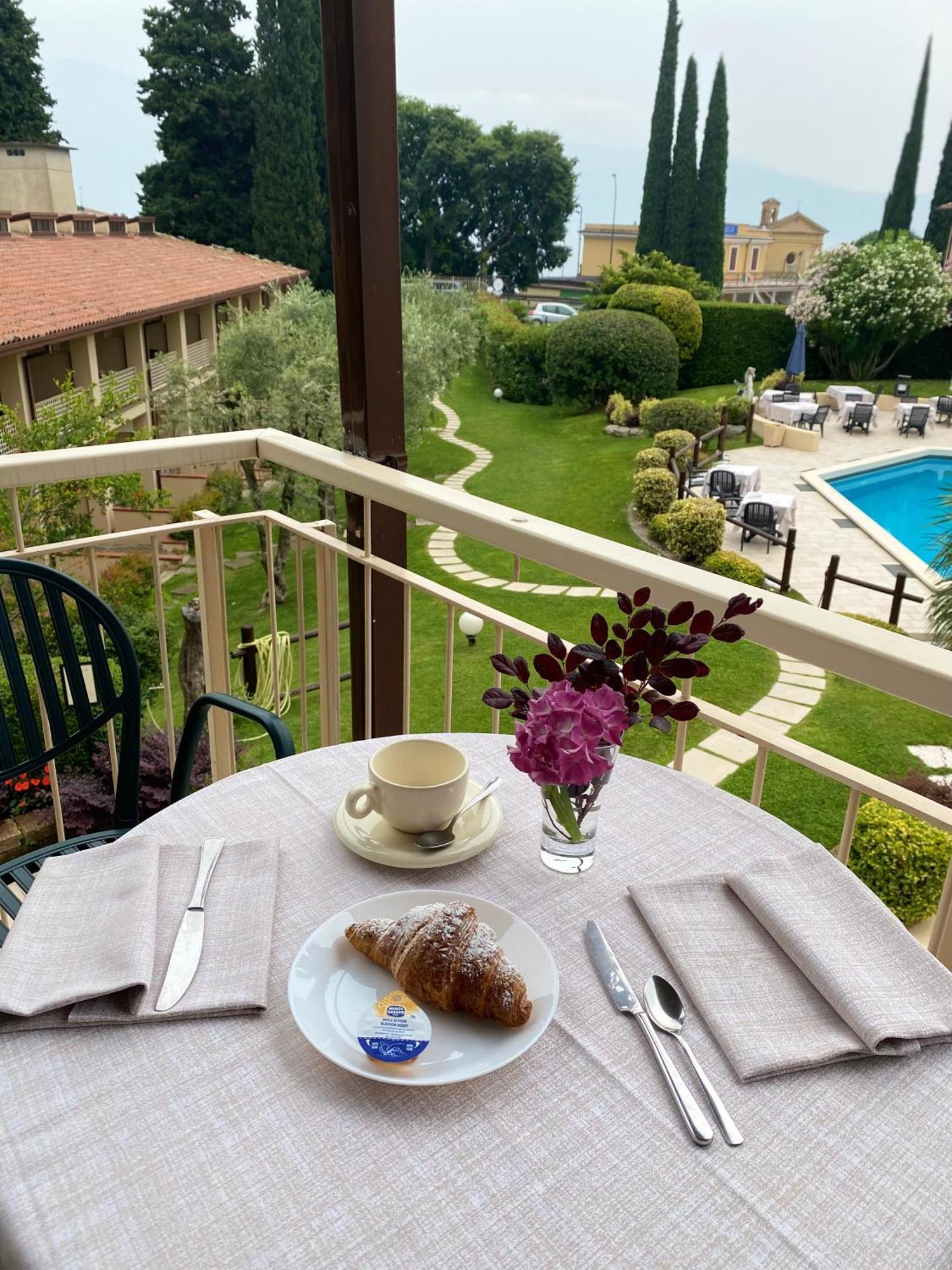 Hotel Adria & Resort Toscolano Maderno Buitenkant foto