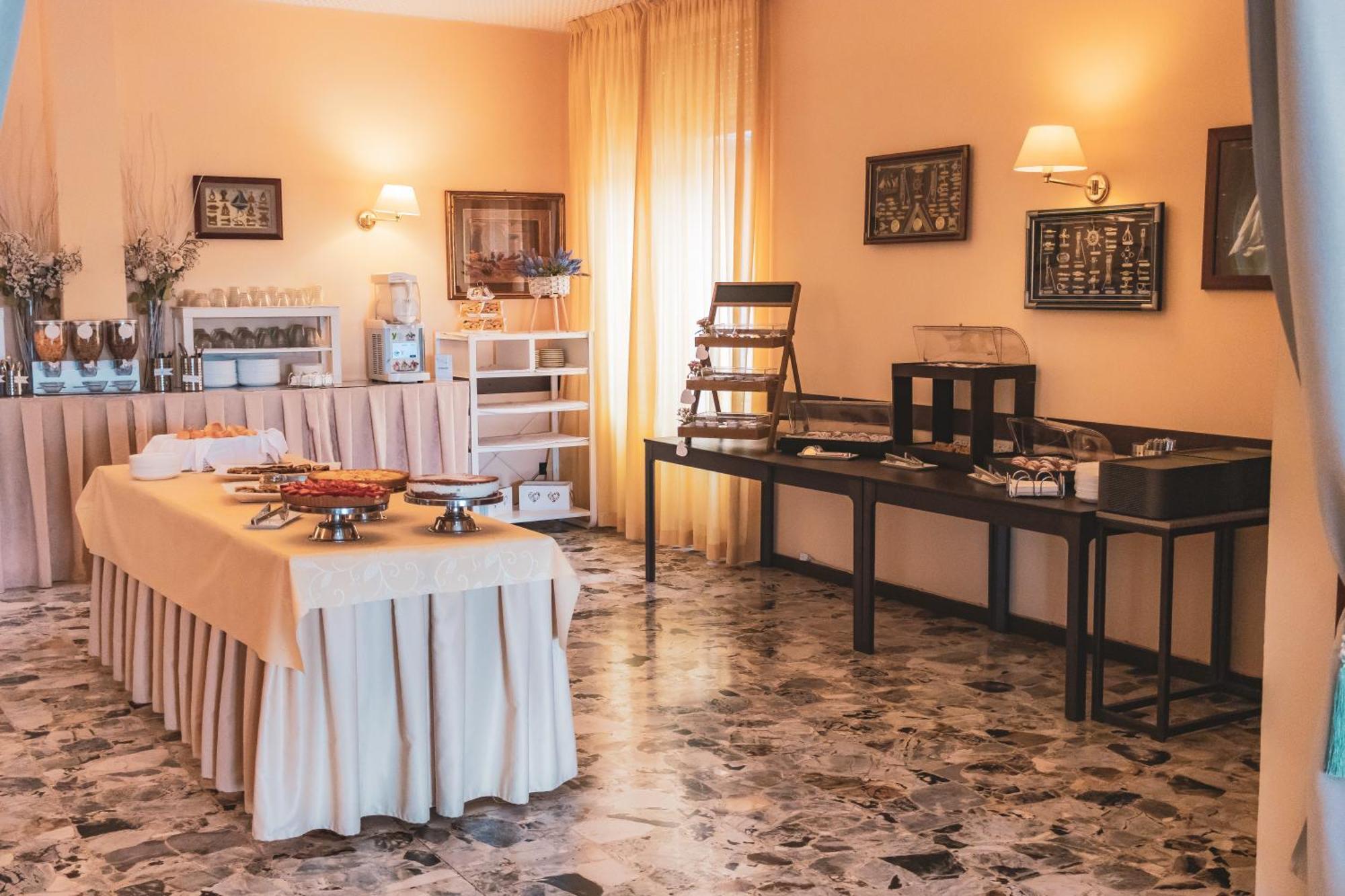 Hotel Adria & Resort Toscolano Maderno Buitenkant foto