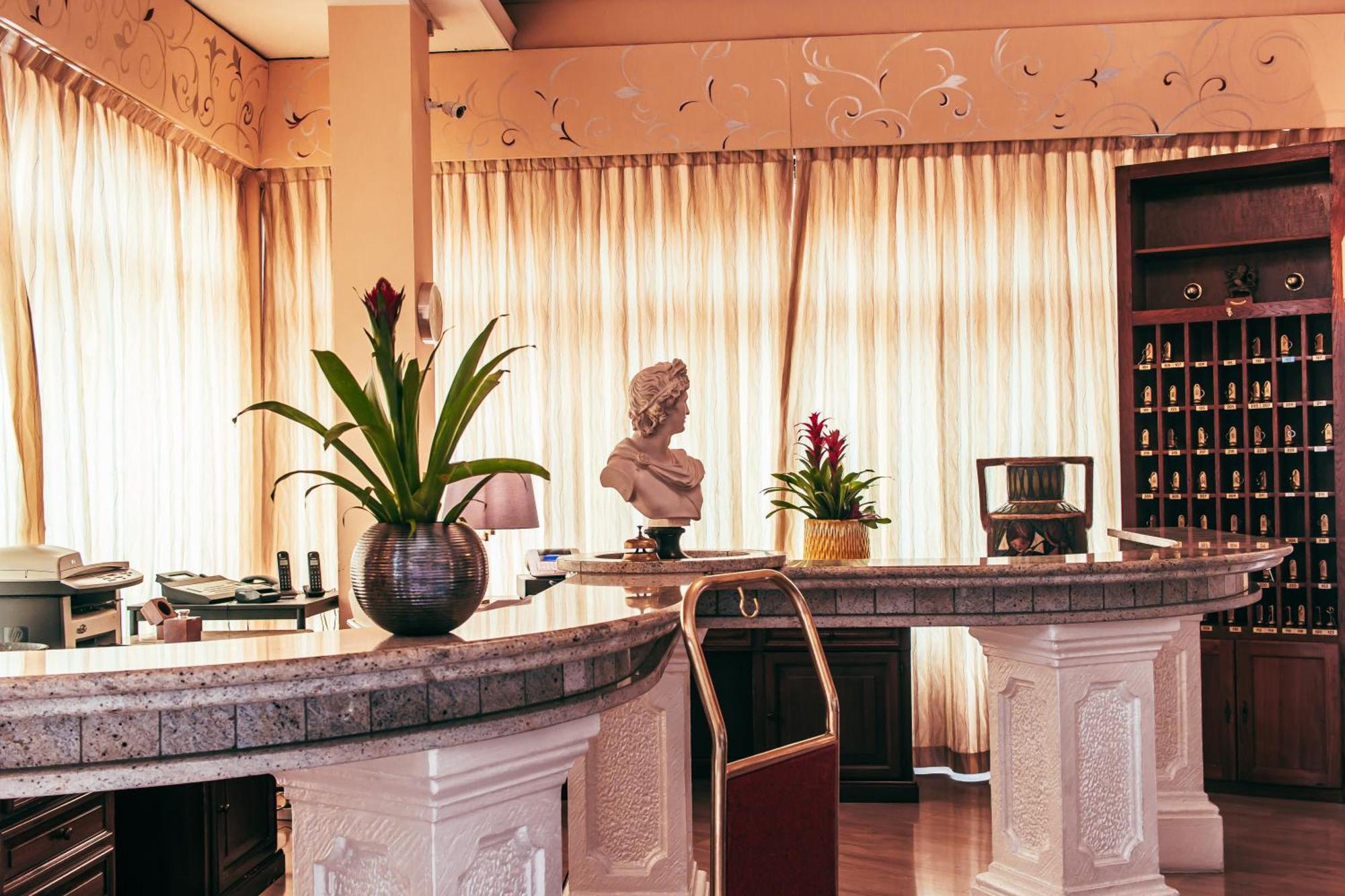 Hotel Adria & Resort Toscolano Maderno Buitenkant foto