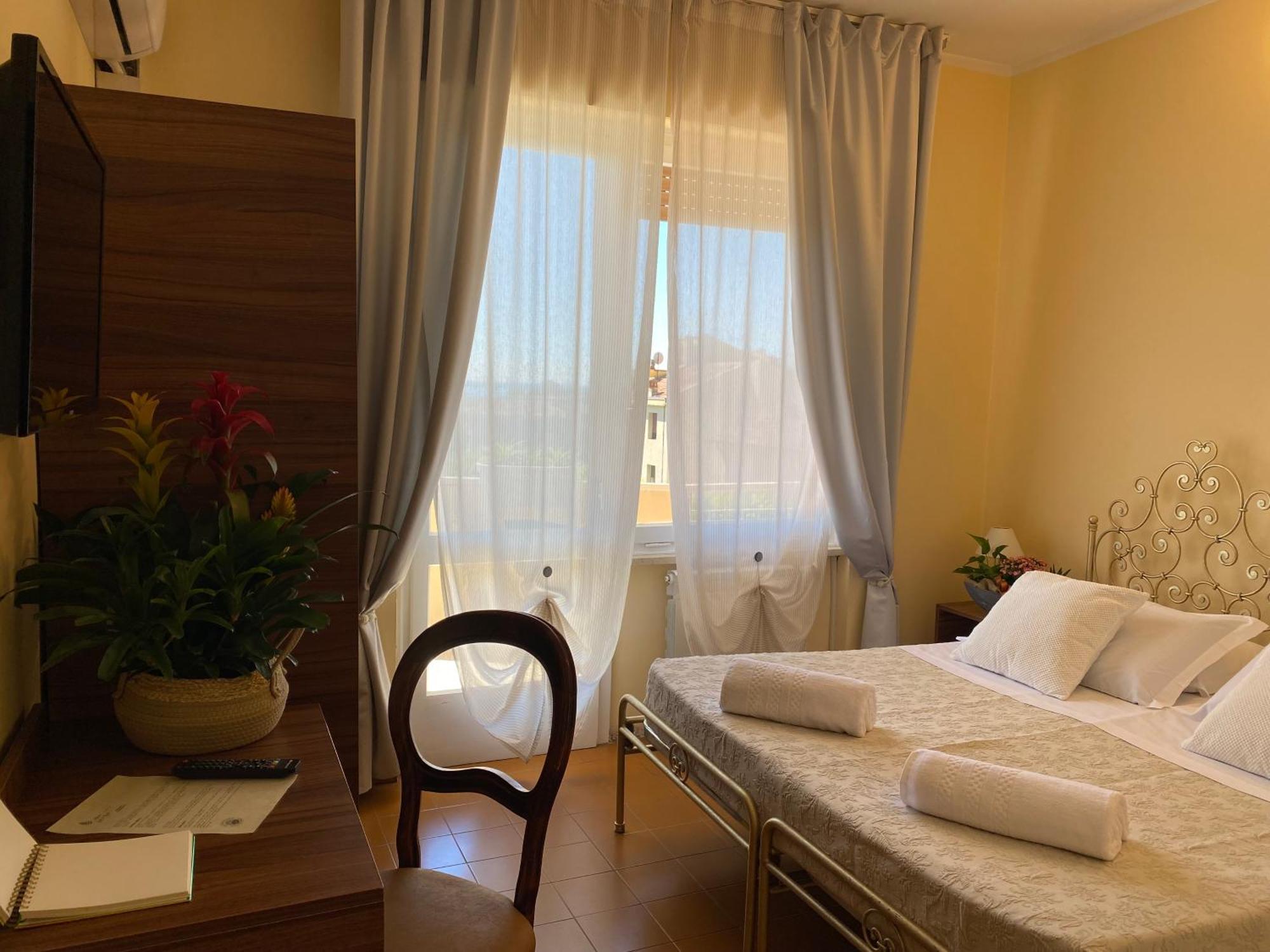 Hotel Adria & Resort Toscolano Maderno Buitenkant foto