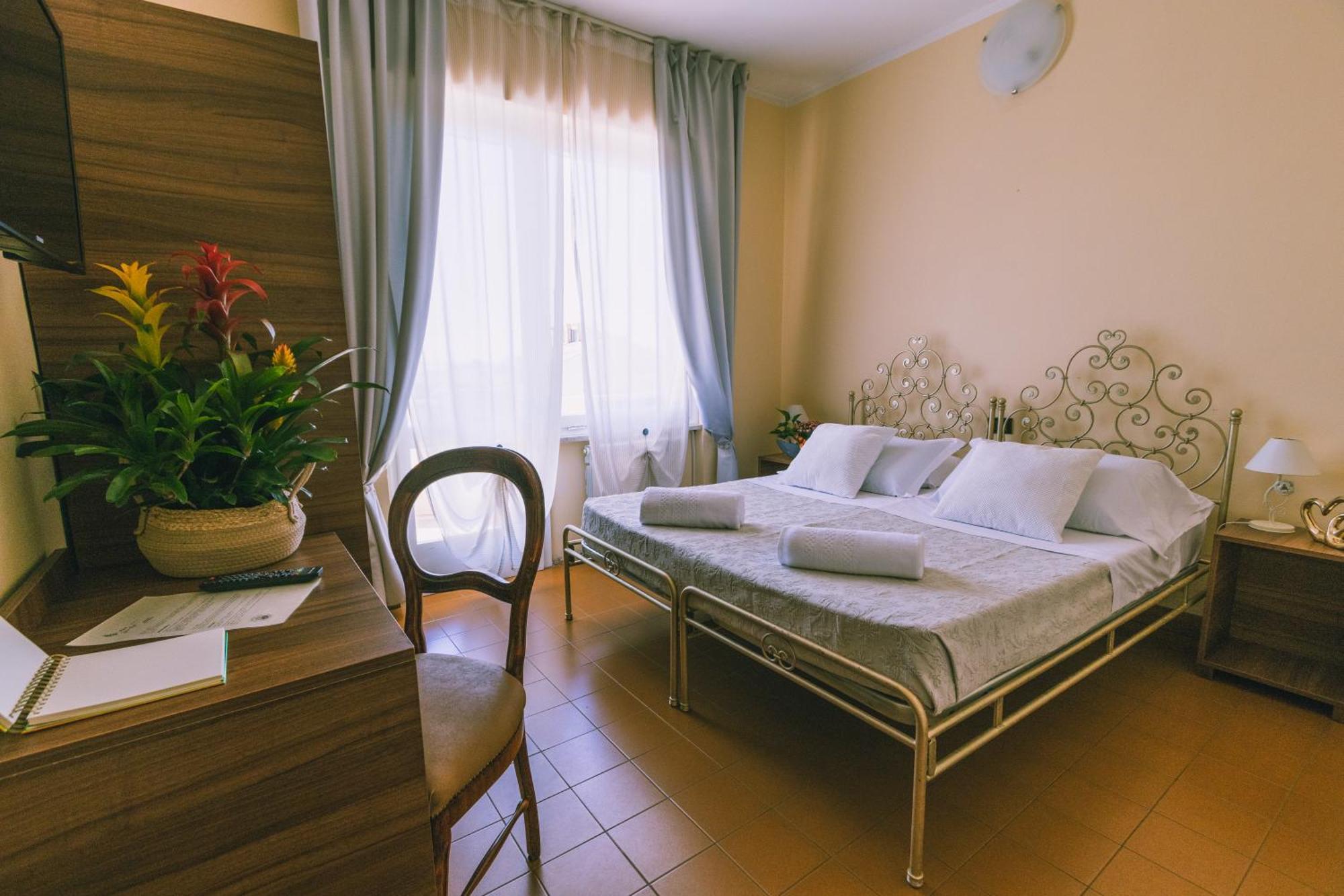 Hotel Adria & Resort Toscolano Maderno Buitenkant foto