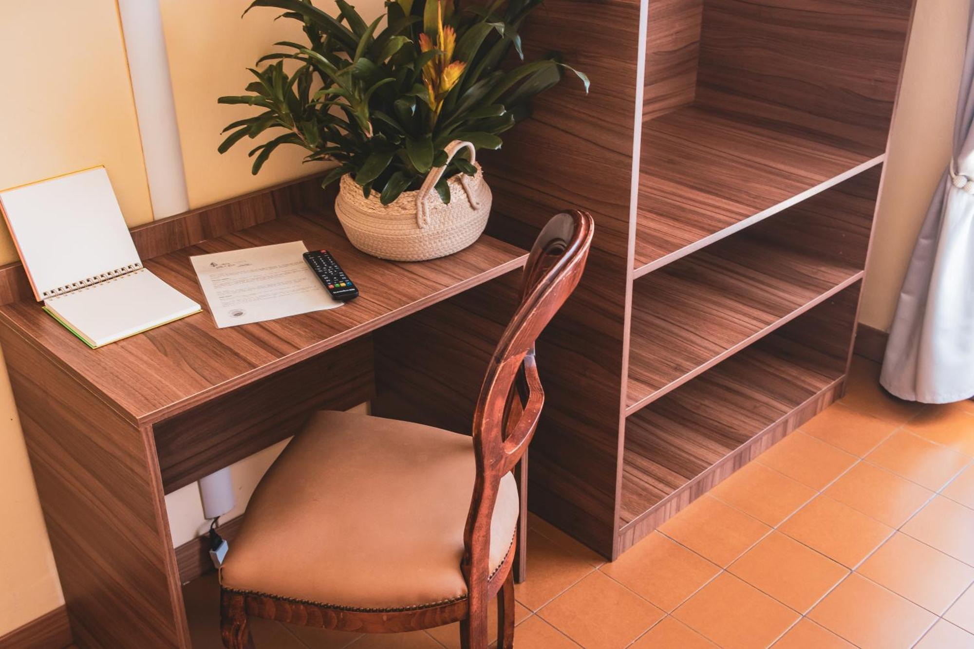 Hotel Adria & Resort Toscolano Maderno Buitenkant foto